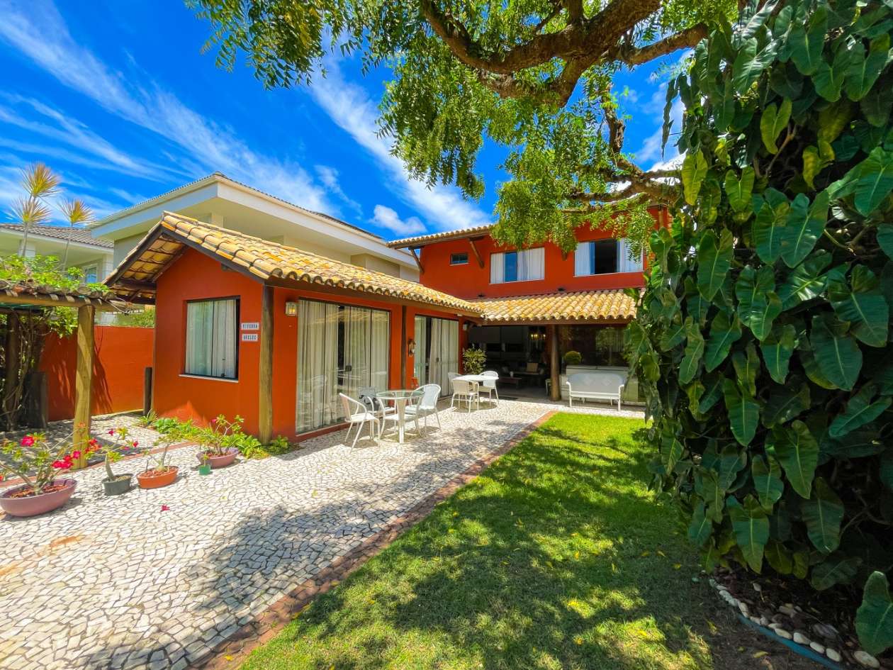 Casa 4 Suítes · 211m² em Estrada do Coco